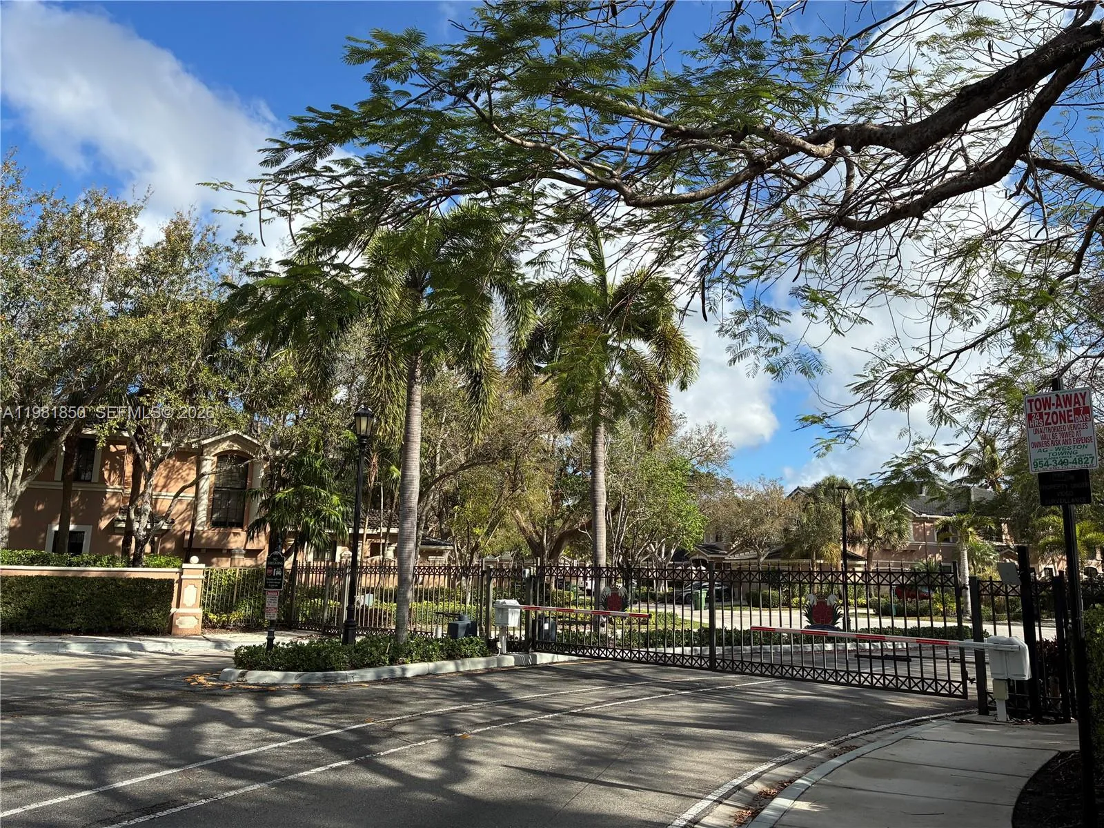 2757 Center Ct Dr 1-20, Weston, Florida 33332, Weston, Florida 33332, 3 Bedrooms Bedrooms, ,2 BathroomsBathrooms,Residential Lease,For Rent,2757 Center Ct Dr 1-20, Weston, Florida 33332,A11981850