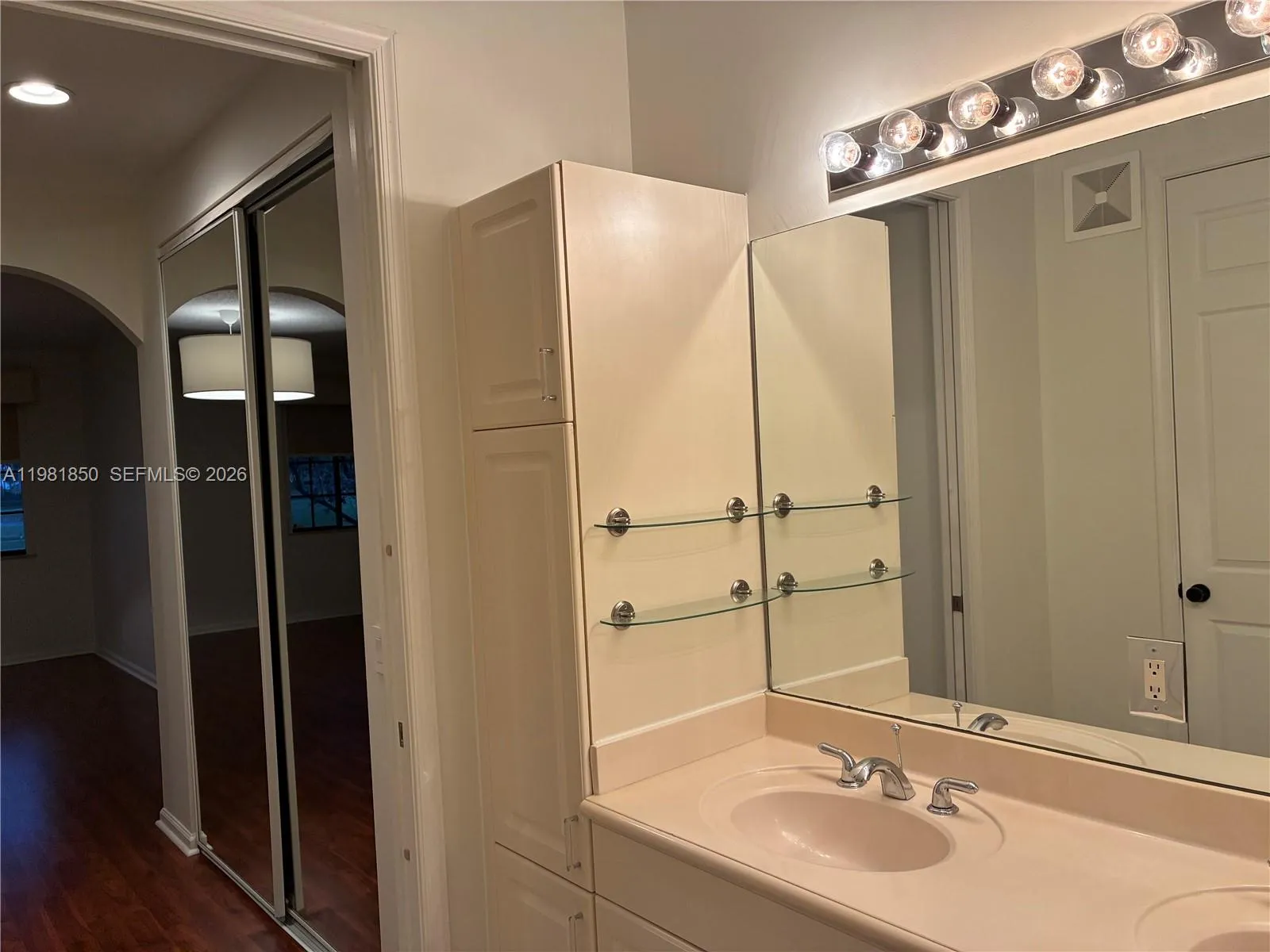 2757 Center Ct Dr 1-20, Weston, Florida 33332, Weston, Florida 33332, 3 Bedrooms Bedrooms, ,2 BathroomsBathrooms,Residential Lease,For Rent,2757 Center Ct Dr 1-20, Weston, Florida 33332,A11981850