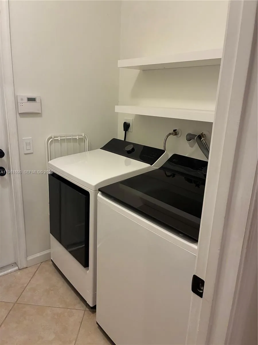 2757 Center Ct Dr 1-20, Weston, Florida 33332, Weston, Florida 33332, 3 Bedrooms Bedrooms, ,2 BathroomsBathrooms,Residential Lease,For Rent,2757 Center Ct Dr 1-20, Weston, Florida 33332,A11981850