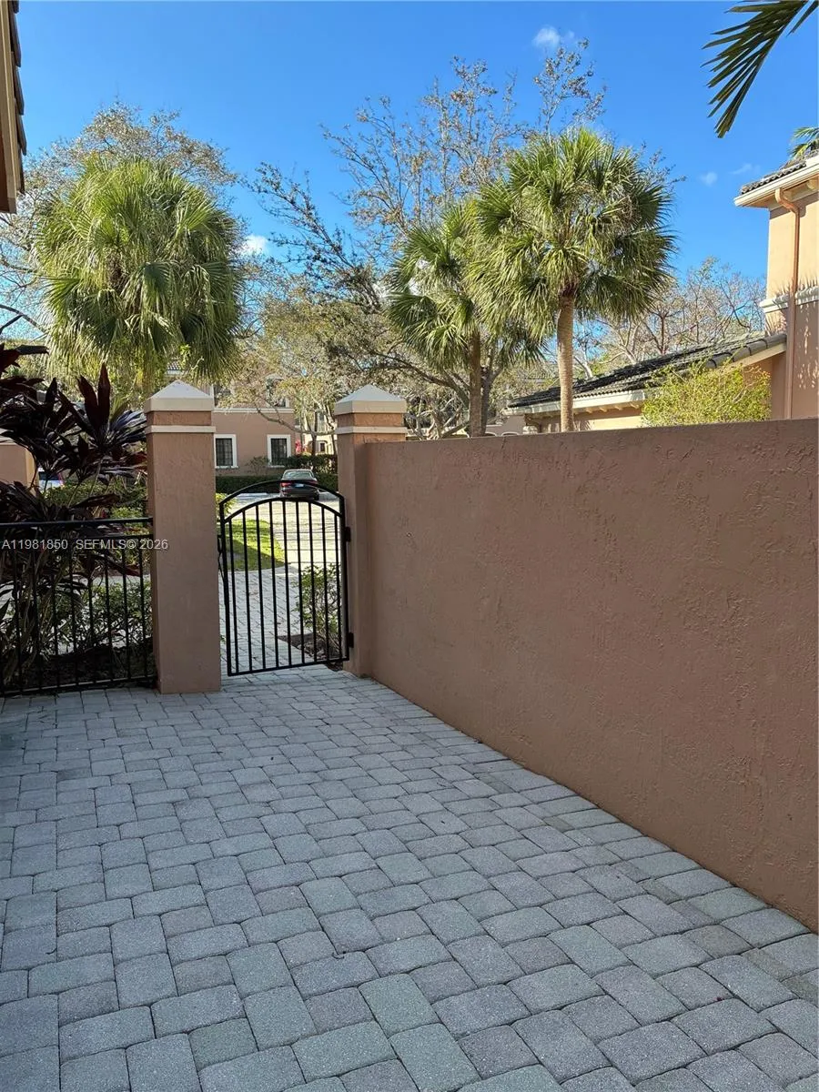 2757 Center Ct Dr 1-20, Weston, Florida 33332, Weston, Florida 33332, 3 Bedrooms Bedrooms, ,2 BathroomsBathrooms,Residential Lease,For Rent,2757 Center Ct Dr 1-20, Weston, Florida 33332,A11981850