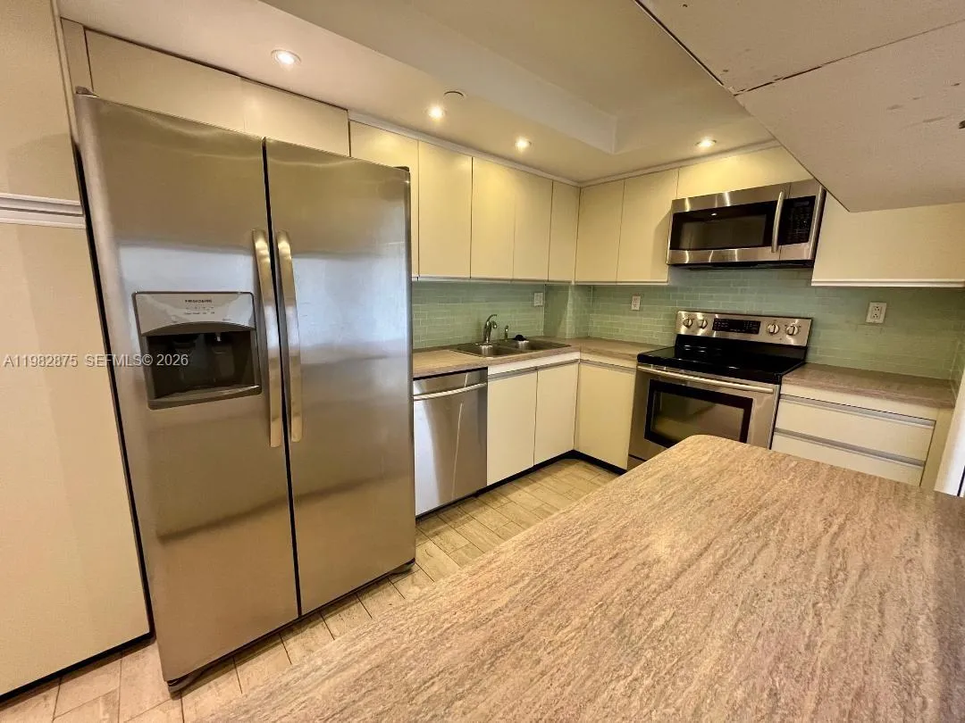 1000 Quayside Ter 1009, Miami, Florida 33138, Miami, Florida 33138, 2 Bedrooms Bedrooms, ,2 BathroomsBathrooms,Residential Lease,For Rent,1000 Quayside Ter 1009, Miami, Florida 33138,A11982875