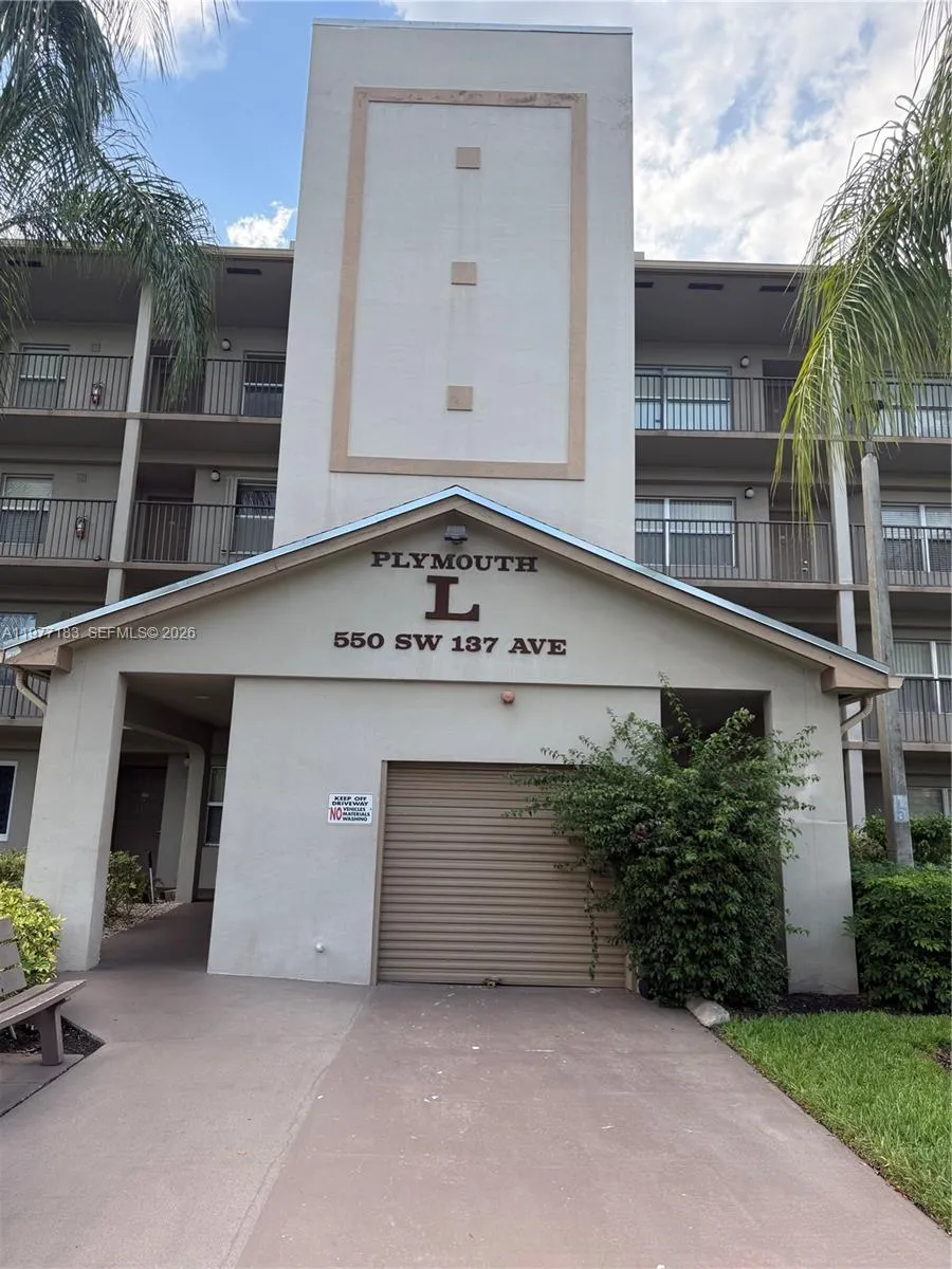 Pembroke Pines, Florida 33027, 2 Bedrooms Bedrooms, ,2 BathroomsBathrooms,Residential Lease,For Rent,A11977183