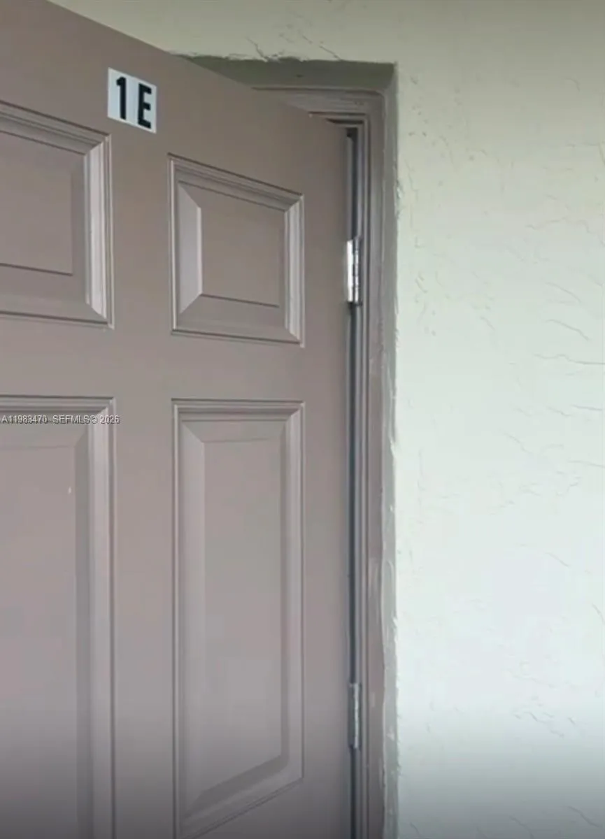 609 S State Road 7 1e, Margate, Florida 33068, Margate, Florida 33068, 1 Bedroom Bedrooms, ,1 BathroomBathrooms,Residential,For Sale,609 S State Road 7 1e, Margate, Florida 33068,A11983470