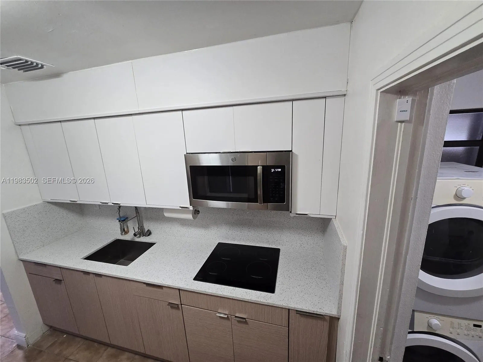 704 Sw 2nd Ave, Dania Beach, Florida 33004, Dania Beach, Florida 33004, 1 Bedroom Bedrooms, ,1 BathroomBathrooms,Residential Lease,For Rent,704 Sw 2nd Ave, Dania Beach, Florida 33004,A11983502