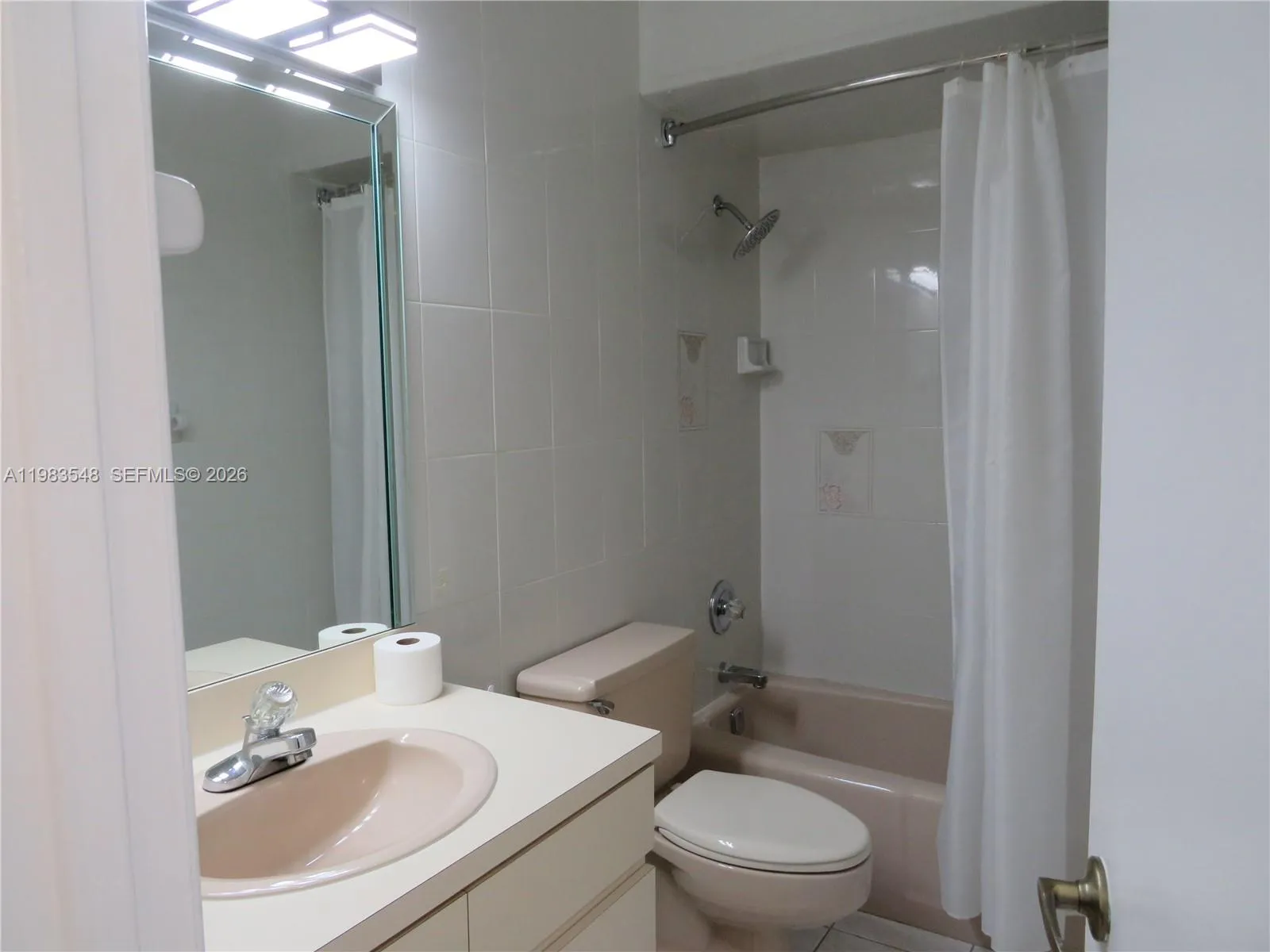 9165 Fontainebleau Blvd 4, Miami, Florida 33172, Miami, Florida 33172, 2 Bedrooms Bedrooms, ,2 BathroomsBathrooms,Residential Lease,For Rent,9165 Fontainebleau Blvd 4, Miami, Florida 33172,A11983548