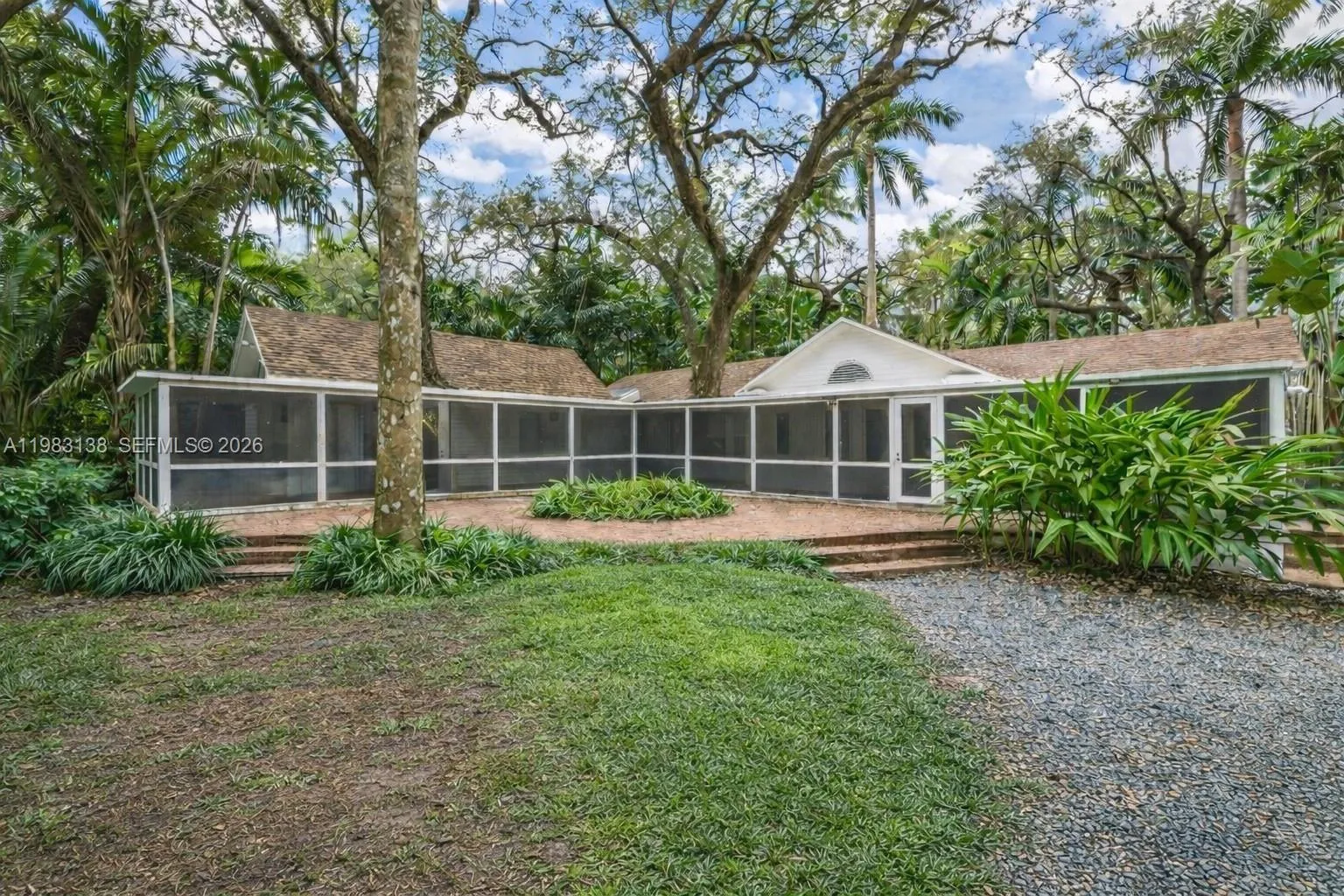 2925 Seminole St, Miami, Florida 33133, Miami, Florida 33133, 3 Bedrooms Bedrooms, ,3 BathroomsBathrooms,Residential,For Sale,2925 Seminole St, Miami, Florida 33133,A11983138