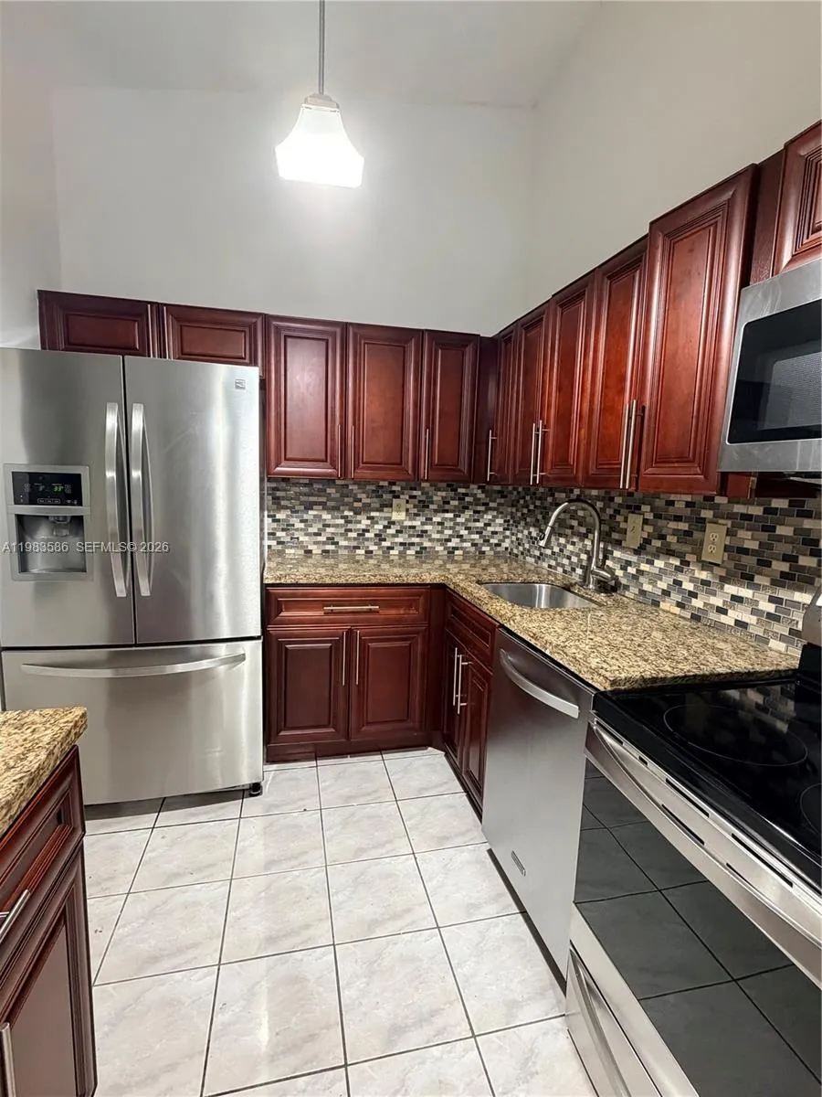 927 Ne 199th St 206, Miami, Florida 33179, Miami, Florida 33179, 2 Bedrooms Bedrooms, ,2 BathroomsBathrooms,Residential Lease,For Rent,927 Ne 199th St 206, Miami, Florida 33179,A11983586
