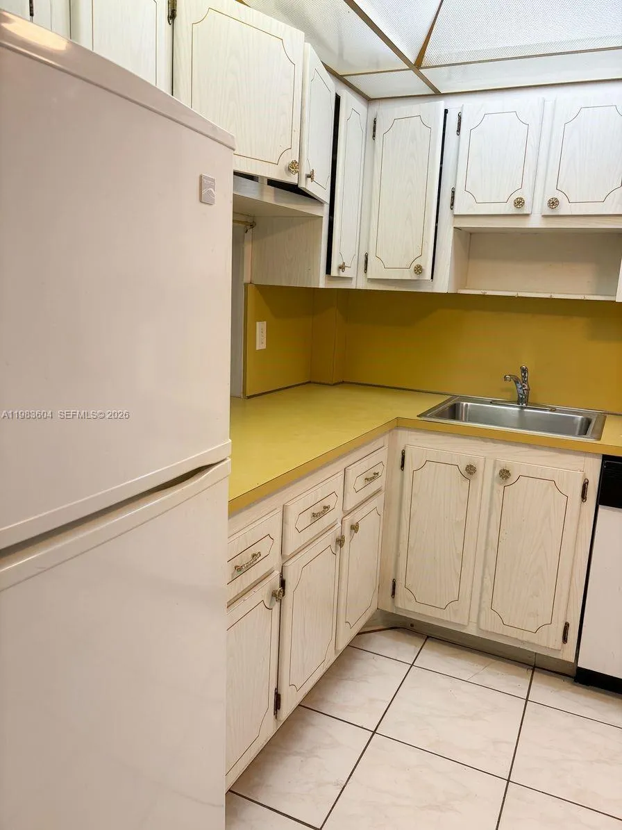 410 Se 2nd St 102, Hallandale Beach, Florida 33009, Hallandale Beach, Florida 33009, 2 Bedrooms Bedrooms, ,2 BathroomsBathrooms,Residential,For Sale,410 Se 2nd St 102, Hallandale Beach, Florida 33009,A11983604