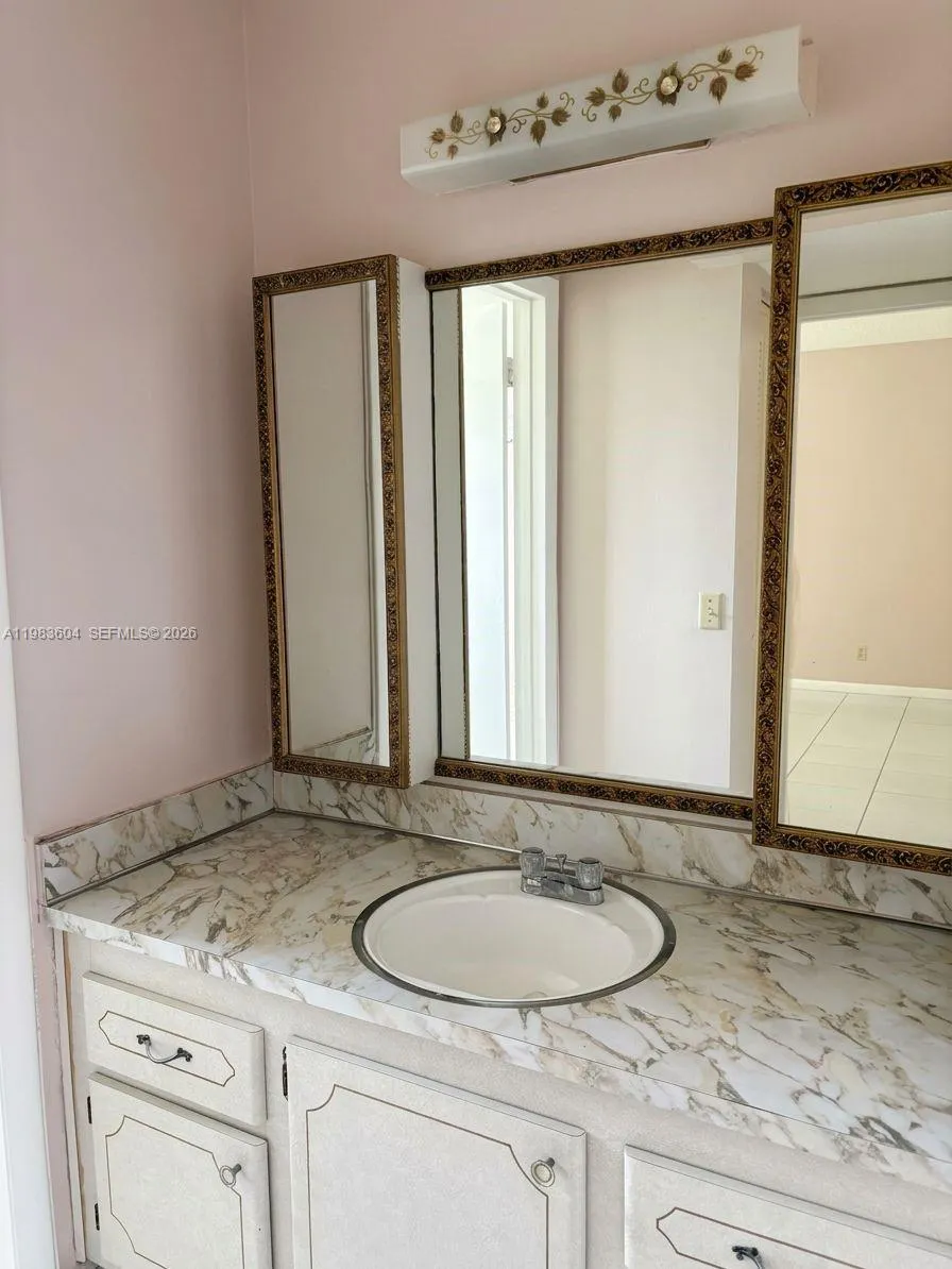 410 Se 2nd St 102, Hallandale Beach, Florida 33009, Hallandale Beach, Florida 33009, 2 Bedrooms Bedrooms, ,2 BathroomsBathrooms,Residential,For Sale,410 Se 2nd St 102, Hallandale Beach, Florida 33009,A11983604