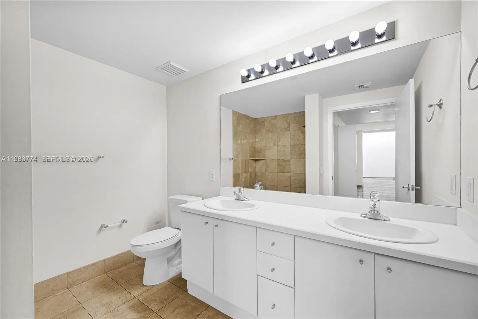 2475 Brickell Ave 703, Miami, Florida 33129, Miami, Florida 33129, 1 Bedroom Bedrooms, ,1 BathroomBathrooms,Residential Lease,For Rent,2475 Brickell Ave 703, Miami, Florida 33129,A11983774