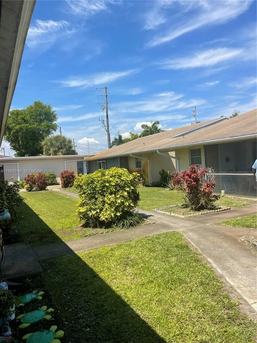 1820 N 17th Ave 1, Hollywood, Florida 33020, Hollywood, Florida 33020, 2 Bedrooms Bedrooms, ,2 BathroomsBathrooms,Residential Lease,For Rent,1820 N 17th Ave 1, Hollywood, Florida 33020,A11983786