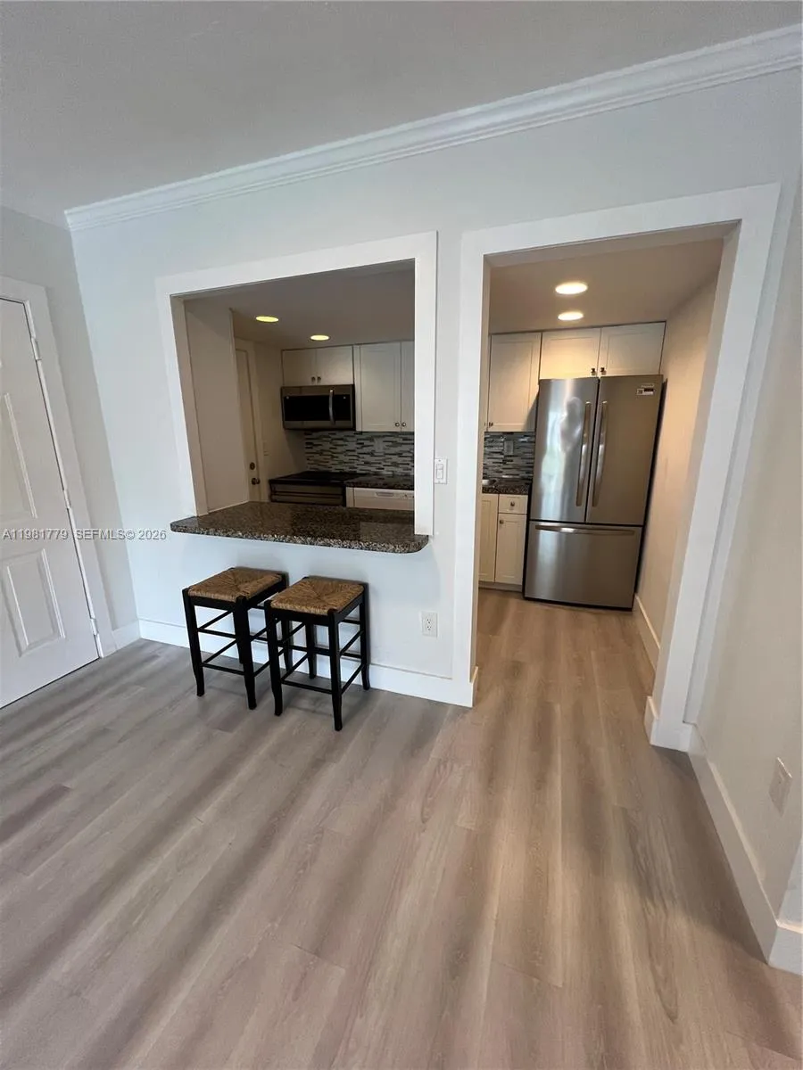 290 Sunrise Dr 1-h, Key Biscayne, Florida 33149, Key Biscayne, Florida 33149, 2 Bedrooms Bedrooms, ,2 BathroomsBathrooms,Residential Lease,For Rent,290 Sunrise Dr 1-h, Key Biscayne, Florida 33149,A11981779