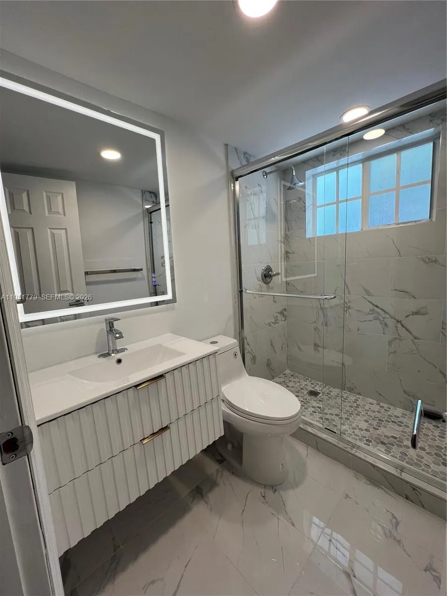 290 Sunrise Dr 1-h, Key Biscayne, Florida 33149, Key Biscayne, Florida 33149, 2 Bedrooms Bedrooms, ,2 BathroomsBathrooms,Residential Lease,For Rent,290 Sunrise Dr 1-h, Key Biscayne, Florida 33149,A11981779