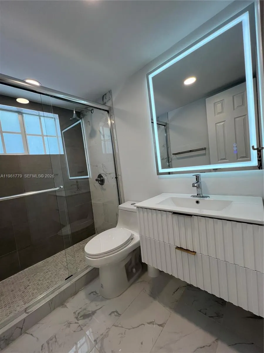 290 Sunrise Dr 1-h, Key Biscayne, Florida 33149, Key Biscayne, Florida 33149, 2 Bedrooms Bedrooms, ,2 BathroomsBathrooms,Residential Lease,For Rent,290 Sunrise Dr 1-h, Key Biscayne, Florida 33149,A11981779