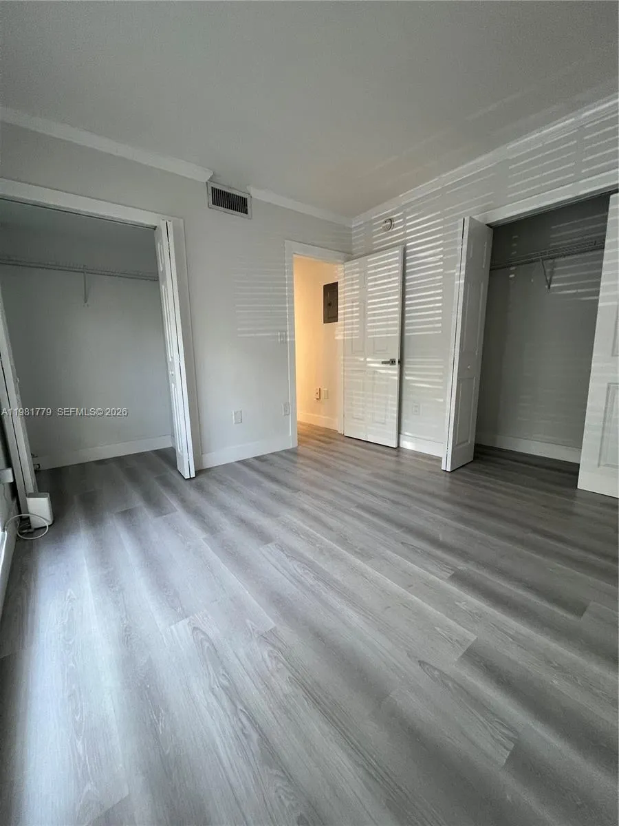 290 Sunrise Dr 1-h, Key Biscayne, Florida 33149, Key Biscayne, Florida 33149, 2 Bedrooms Bedrooms, ,2 BathroomsBathrooms,Residential Lease,For Rent,290 Sunrise Dr 1-h, Key Biscayne, Florida 33149,A11981779