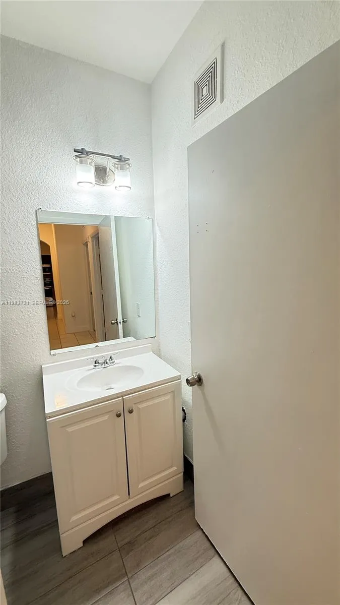 1663 Se 27th Dr 102, Homestead, Florida 33035, Homestead, Florida 33035, 3 Bedrooms Bedrooms, ,2 BathroomsBathrooms,Residential Lease,For Rent,1663 Se 27th Dr 102, Homestead, Florida 33035,A11983731