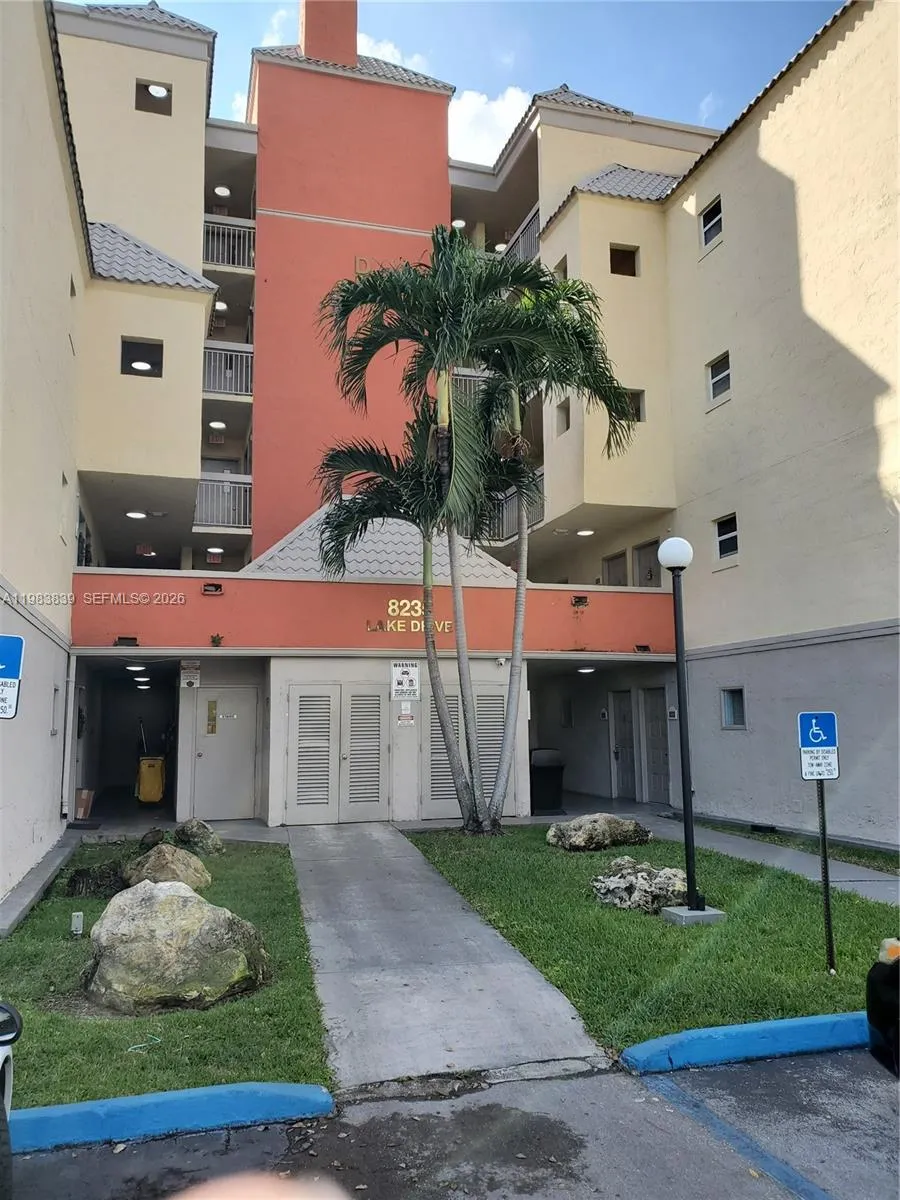 8235 Lake Dr 107, Doral, Florida 33166, Doral, Florida 33166, 1 Bedroom Bedrooms, ,1 BathroomBathrooms,Residential Lease,For Rent,8235 Lake Dr 107, Doral, Florida 33166,A11983839