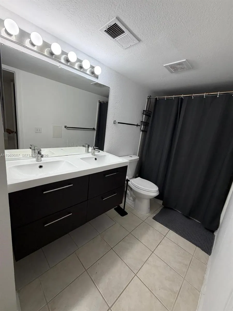 2826 S University Dr 3102, Davie, Florida 33328, Davie, Florida 33328, 1 Bedroom Bedrooms, ,1 BathroomBathrooms,Residential Lease,For Rent,2826 S University Dr 3102, Davie, Florida 33328,A11969087