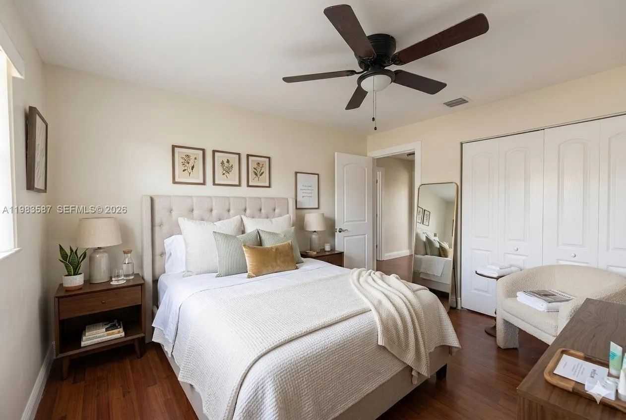 Guest room virtually staged