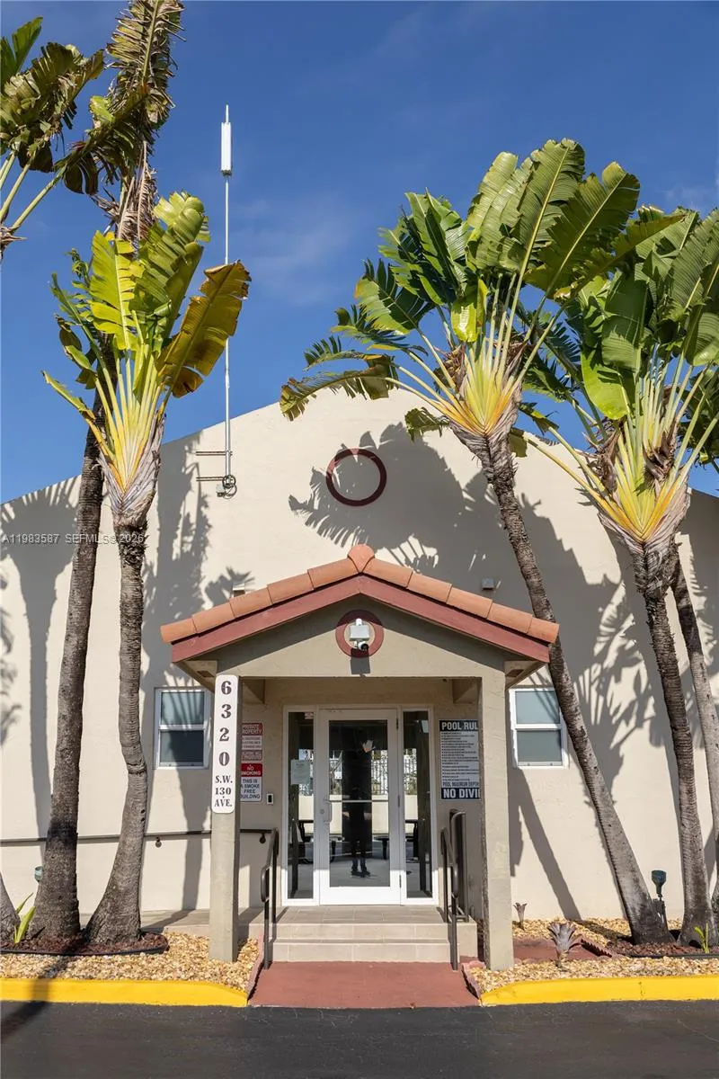 6110 Sw 129th Pl 1705, Miami, Florida 33183, Miami, Florida 33183, 3 Bedrooms Bedrooms, ,2 BathroomsBathrooms,Residential,For Sale,6110 Sw 129th Pl 1705, Miami, Florida 33183,A11983587