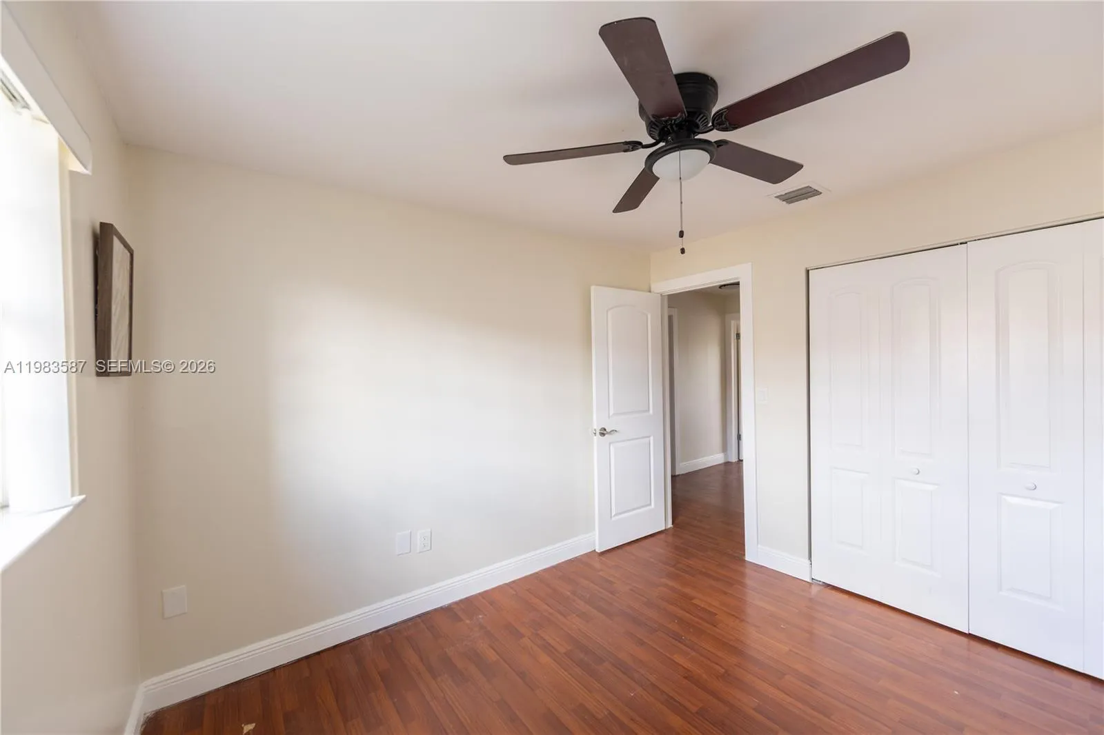 Guest room virtually staged