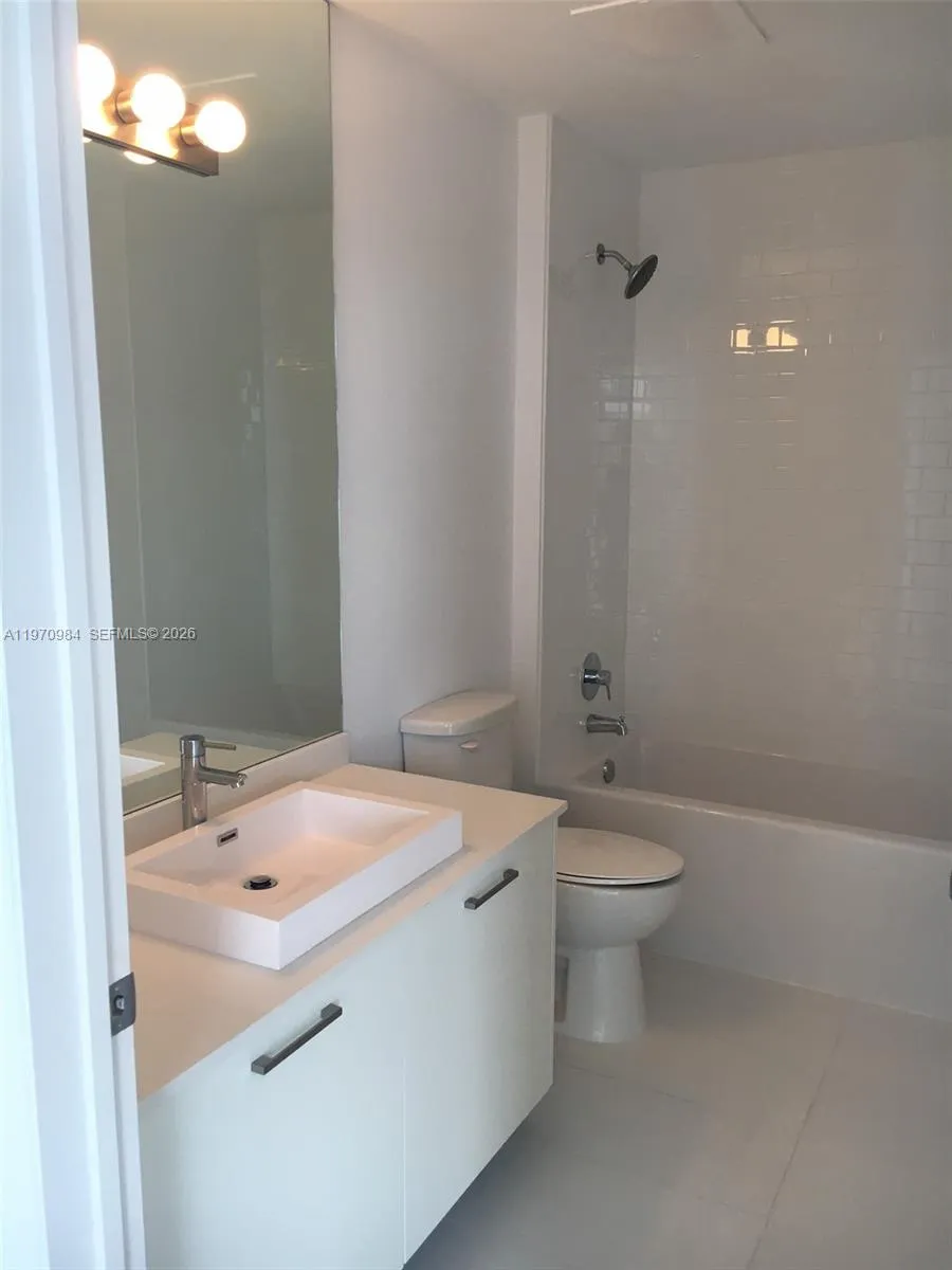 151 Se 1st St 1109, Miami, Florida 33131, Miami, Florida 33131, 1 Bedroom Bedrooms, ,1 BathroomBathrooms,Residential Lease,For Rent,151 Se 1st St 1109, Miami, Florida 33131,A11970984