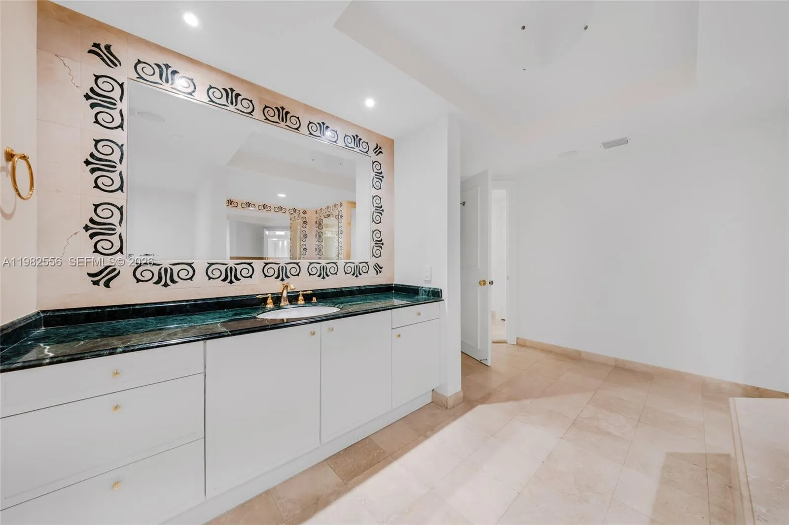 430 Grand Bay Dr 902, Key Biscayne, Florida 33149, Key Biscayne, Florida 33149, 3 Bedrooms Bedrooms, ,5 BathroomsBathrooms,Residential,For Sale,430 Grand Bay Dr 902, Key Biscayne, Florida 33149,A11982556