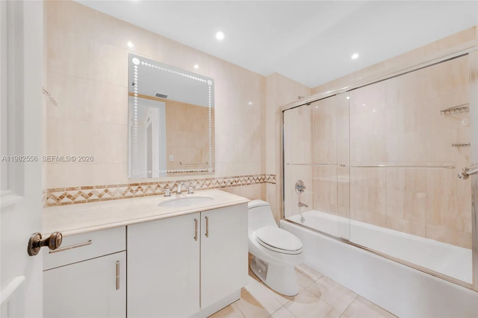 430 Grand Bay Dr 902, Key Biscayne, Florida 33149, Key Biscayne, Florida 33149, 3 Bedrooms Bedrooms, ,5 BathroomsBathrooms,Residential,For Sale,430 Grand Bay Dr 902, Key Biscayne, Florida 33149,A11982556