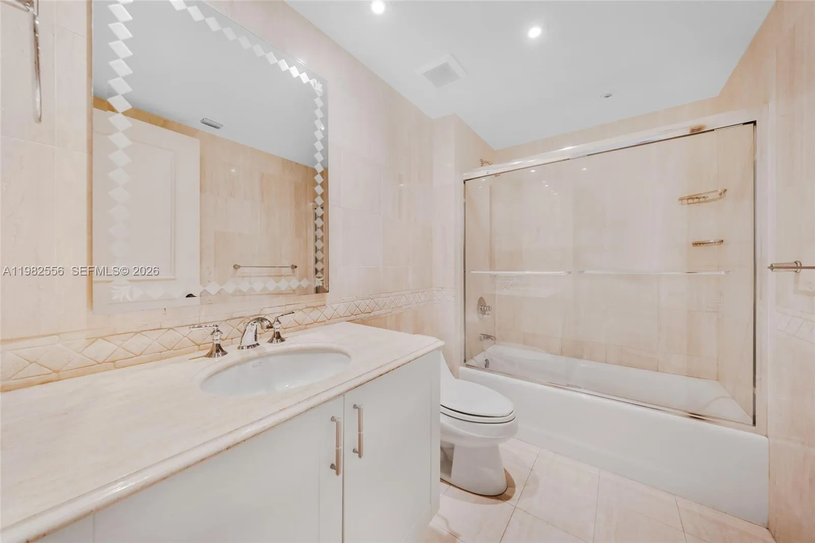 430 Grand Bay Dr 902, Key Biscayne, Florida 33149, Key Biscayne, Florida 33149, 3 Bedrooms Bedrooms, ,5 BathroomsBathrooms,Residential,For Sale,430 Grand Bay Dr 902, Key Biscayne, Florida 33149,A11982556