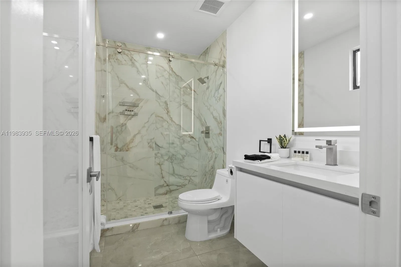 325 Sw 16th St B, Fort Lauderdale, Florida 33315, Fort Lauderdale, Florida 33315, 4 Bedrooms Bedrooms, ,4 BathroomsBathrooms,Residential,For Sale,325 Sw 16th St B, Fort Lauderdale, Florida 33315,A11983935