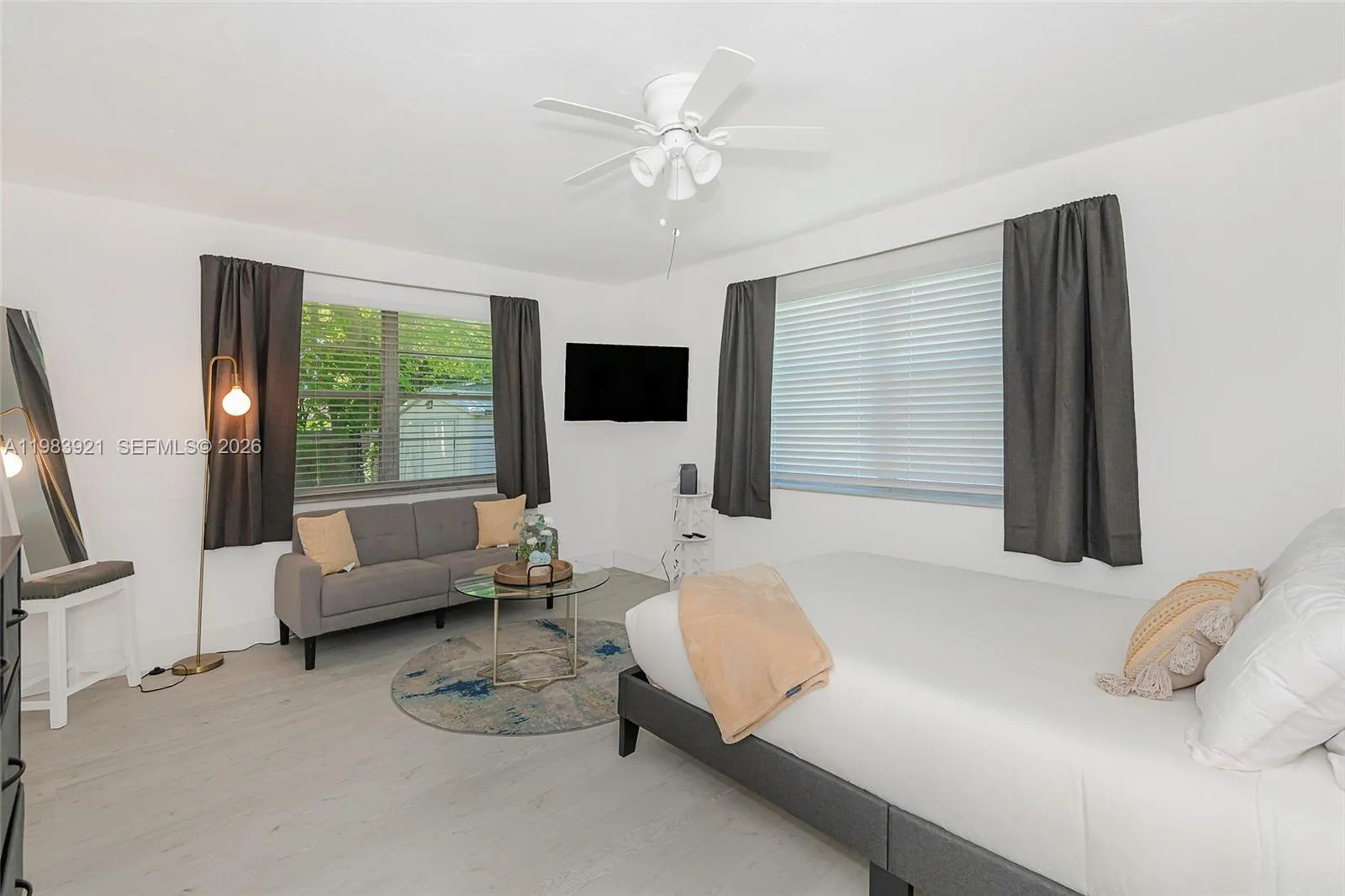 201 Columbus Pkwy, Hollywood, Florida 33021, Hollywood, Florida 33021, ,Residential Income,For Sale,201 Columbus Pkwy, Hollywood, Florida 33021,A11983921
