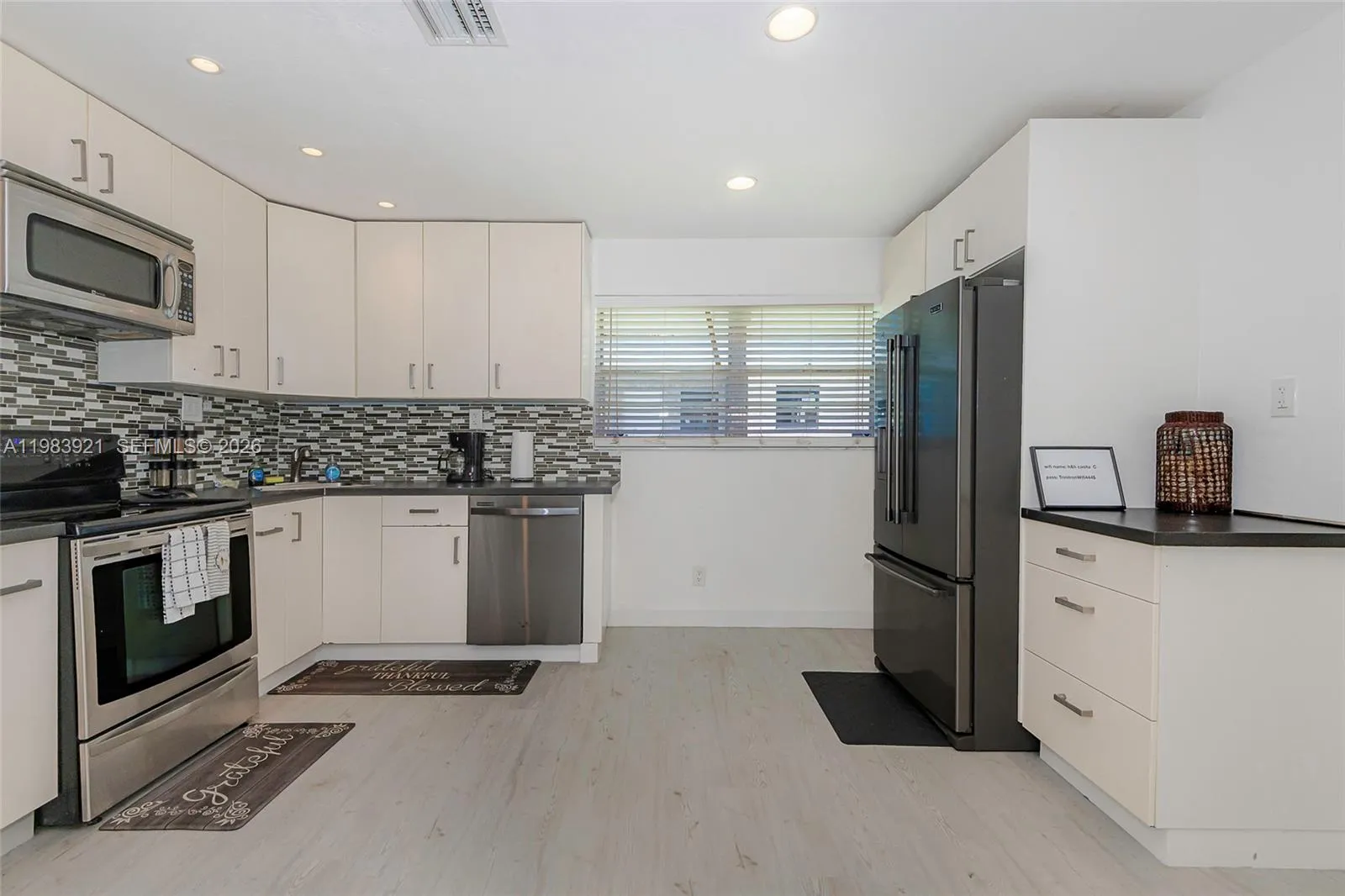 201 Columbus Pkwy, Hollywood, Florida 33021, Hollywood, Florida 33021, ,Residential Income,For Sale,201 Columbus Pkwy, Hollywood, Florida 33021,A11983921