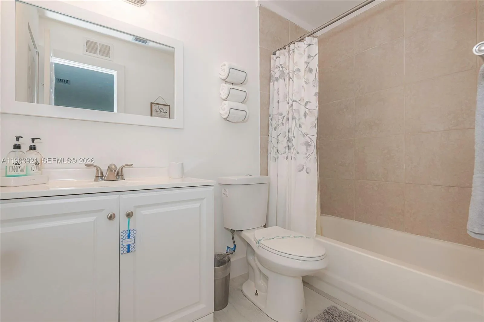 201 Columbus Pkwy, Hollywood, Florida 33021, Hollywood, Florida 33021, ,Residential Income,For Sale,201 Columbus Pkwy, Hollywood, Florida 33021,A11983921