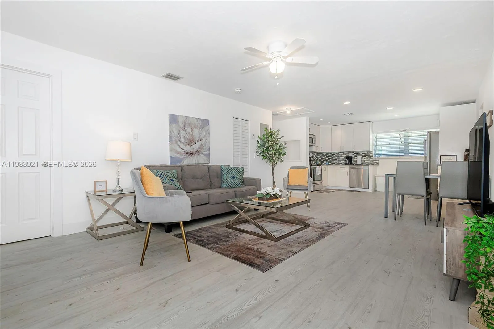 201 Columbus Pkwy, Hollywood, Florida 33021, Hollywood, Florida 33021, ,Residential Income,For Sale,201 Columbus Pkwy, Hollywood, Florida 33021,A11983921