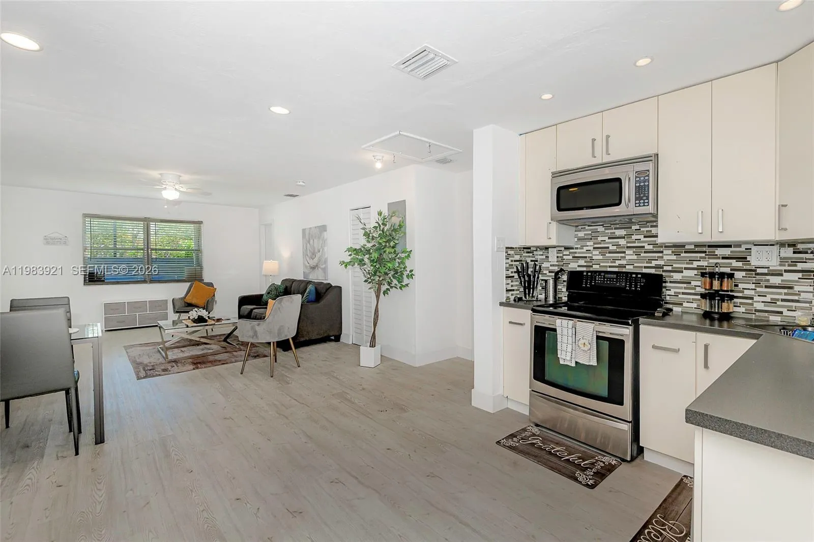 201 Columbus Pkwy, Hollywood, Florida 33021, Hollywood, Florida 33021, ,Residential Income,For Sale,201 Columbus Pkwy, Hollywood, Florida 33021,A11983921