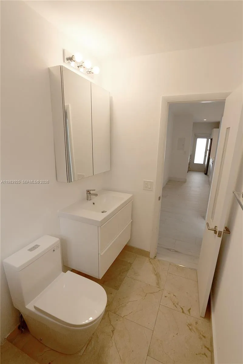 1021 Michigan Ave 8, Miami Beach, Florida 33139, Miami Beach, Florida 33139, 1 Bedroom Bedrooms, ,1 BathroomBathrooms,Residential Lease,For Rent,1021 Michigan Ave 8, Miami Beach, Florida 33139,A11983925