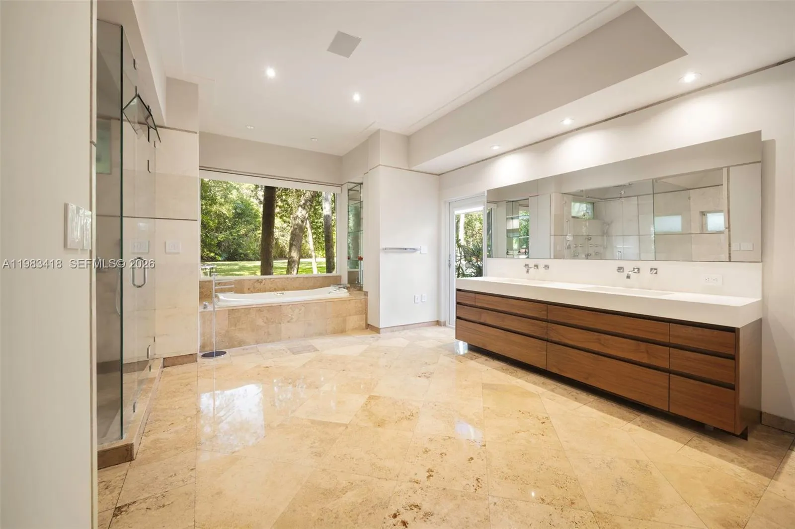 9000 Arvida Dr, Coral Gables, Florida 33156, Coral Gables, Florida 33156, 6 Bedrooms Bedrooms, ,6 BathroomsBathrooms,Residential,For Sale,9000 Arvida Dr, Coral Gables, Florida 33156,A11983418