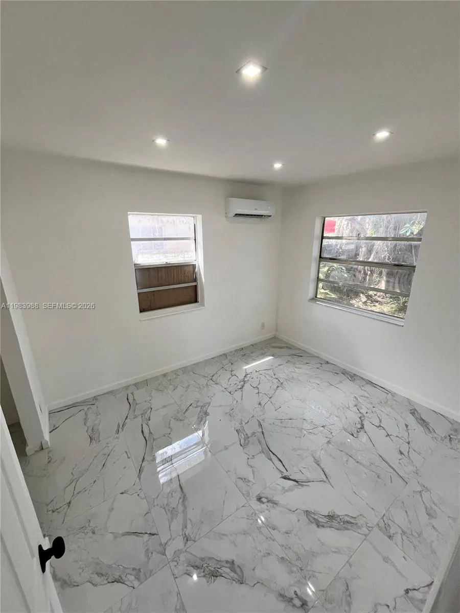 1909 Plunkett St 1-4, Hollywood, Florida 33020, Hollywood, Florida 33020, 1 Bedroom Bedrooms, ,1 BathroomBathrooms,Residential Lease,For Rent,1909 Plunkett St 1-4, Hollywood, Florida 33020,A11983988