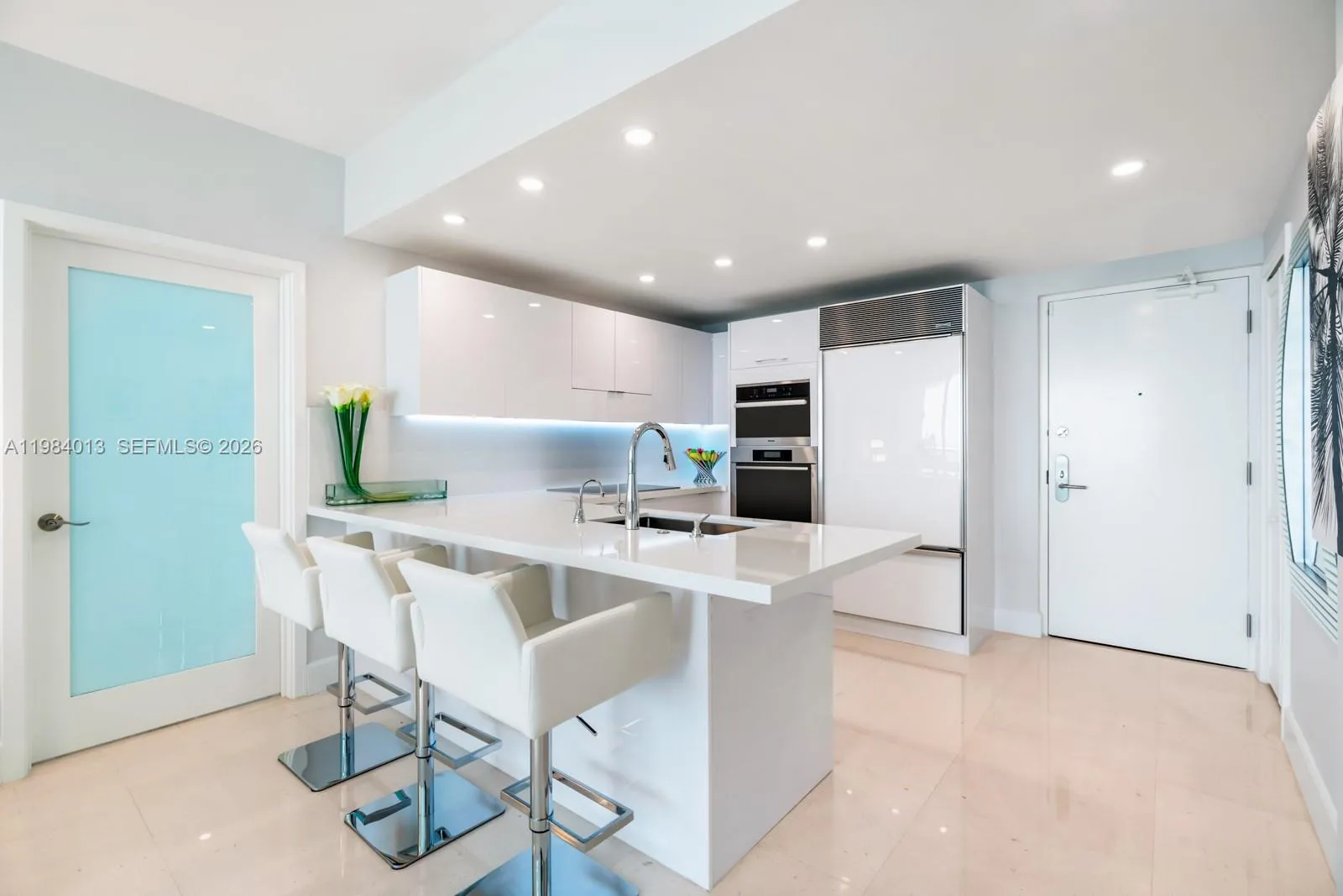 6799 Collins Ave 1404, Miami Beach, Florida 33141, Miami Beach, Florida 33141, 2 Bedrooms Bedrooms, ,2 BathroomsBathrooms,Residential Lease,For Rent,6799 Collins Ave 1404, Miami Beach, Florida 33141,A11984013