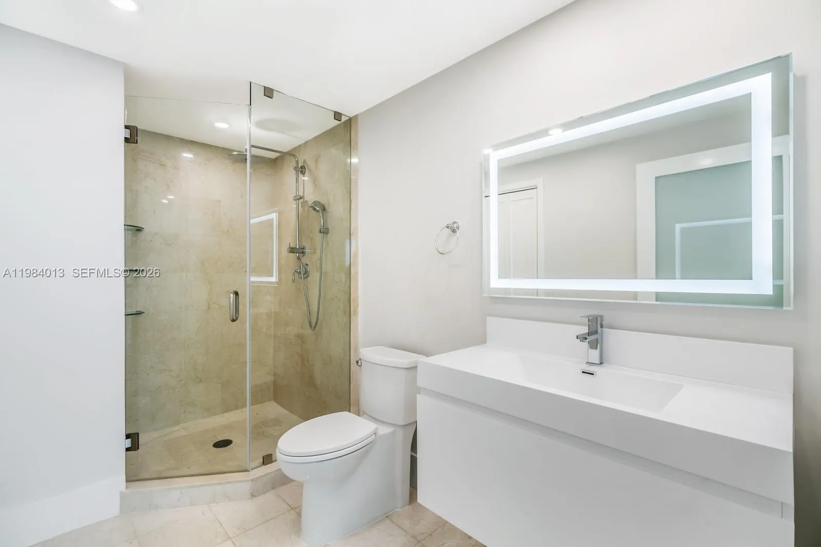 6799 Collins Ave 1404, Miami Beach, Florida 33141, Miami Beach, Florida 33141, 2 Bedrooms Bedrooms, ,2 BathroomsBathrooms,Residential Lease,For Rent,6799 Collins Ave 1404, Miami Beach, Florida 33141,A11984013