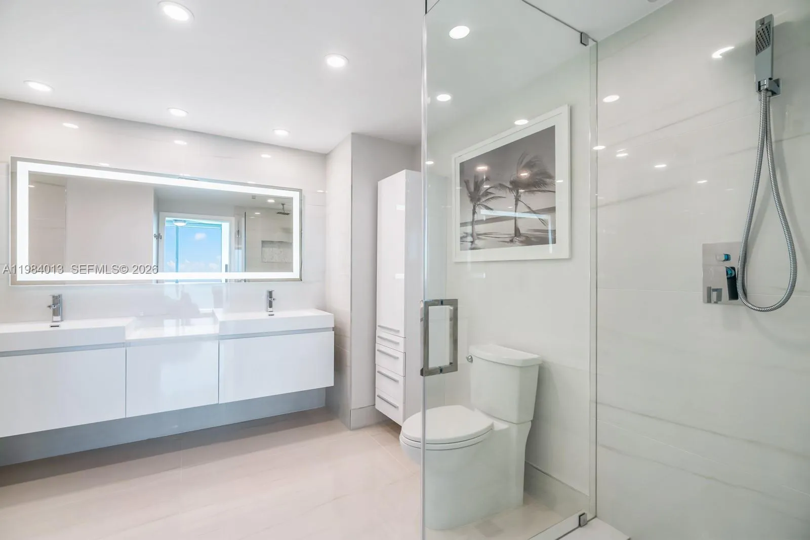 6799 Collins Ave 1404, Miami Beach, Florida 33141, Miami Beach, Florida 33141, 2 Bedrooms Bedrooms, ,2 BathroomsBathrooms,Residential Lease,For Rent,6799 Collins Ave 1404, Miami Beach, Florida 33141,A11984013