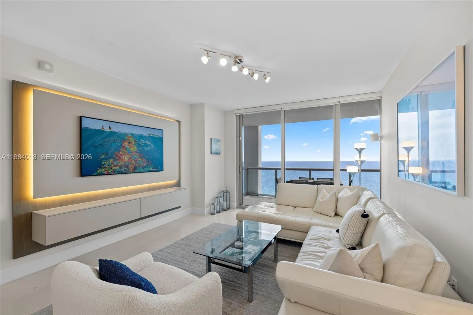 6799 Collins Ave 1404, Miami Beach, Florida 33141, Miami Beach, Florida 33141, 2 Bedrooms Bedrooms, ,2 BathroomsBathrooms,Residential Lease,For Rent,6799 Collins Ave 1404, Miami Beach, Florida 33141,A11984013