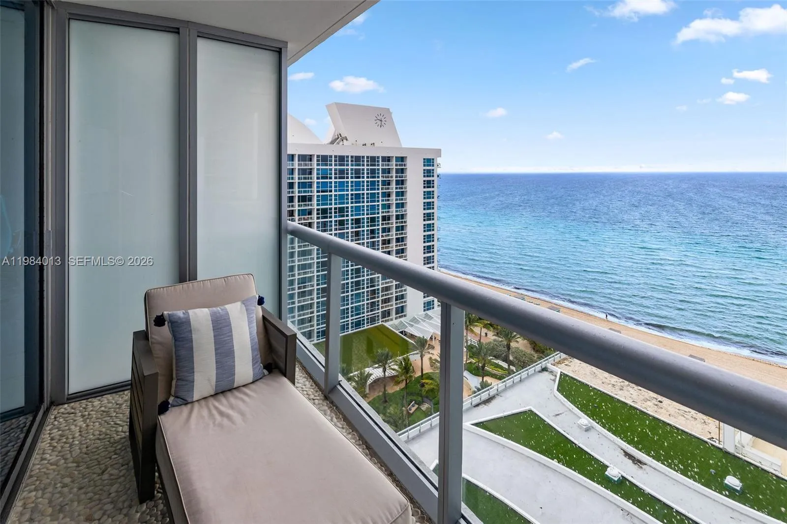 6799 Collins Ave 1404, Miami Beach, Florida 33141, Miami Beach, Florida 33141, 2 Bedrooms Bedrooms, ,2 BathroomsBathrooms,Residential Lease,For Rent,6799 Collins Ave 1404, Miami Beach, Florida 33141,A11984013