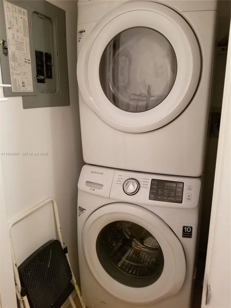 9520 Seagrape Dr 303, Davie, Florida 33324, Davie, Florida 33324, 2 Bedrooms Bedrooms, ,2 BathroomsBathrooms,Residential Lease,For Rent,9520 Seagrape Dr 303, Davie, Florida 33324,A11983697