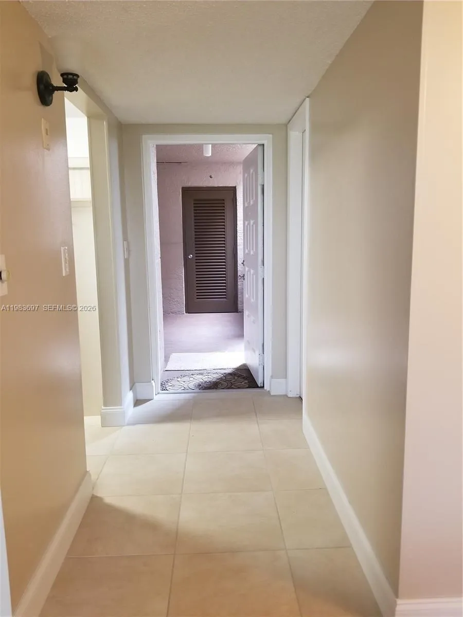 9520 Seagrape Dr 303, Davie, Florida 33324, Davie, Florida 33324, 2 Bedrooms Bedrooms, ,2 BathroomsBathrooms,Residential Lease,For Rent,9520 Seagrape Dr 303, Davie, Florida 33324,A11983697