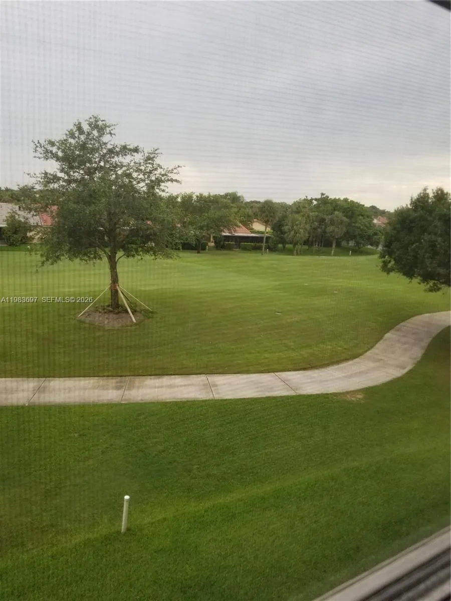 9520 Seagrape Dr 303, Davie, Florida 33324, Davie, Florida 33324, 2 Bedrooms Bedrooms, ,2 BathroomsBathrooms,Residential Lease,For Rent,9520 Seagrape Dr 303, Davie, Florida 33324,A11983697