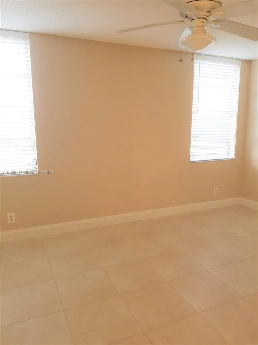 9520 Seagrape Dr 303, Davie, Florida 33324, Davie, Florida 33324, 2 Bedrooms Bedrooms, ,2 BathroomsBathrooms,Residential Lease,For Rent,9520 Seagrape Dr 303, Davie, Florida 33324,A11983697