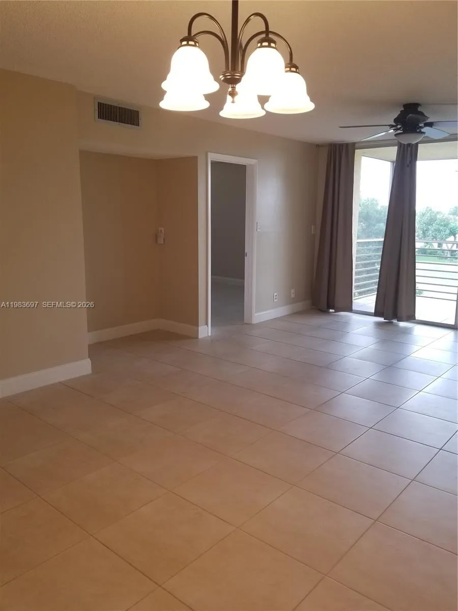 9520 Seagrape Dr 303, Davie, Florida 33324, Davie, Florida 33324, 2 Bedrooms Bedrooms, ,2 BathroomsBathrooms,Residential Lease,For Rent,9520 Seagrape Dr 303, Davie, Florida 33324,A11983697