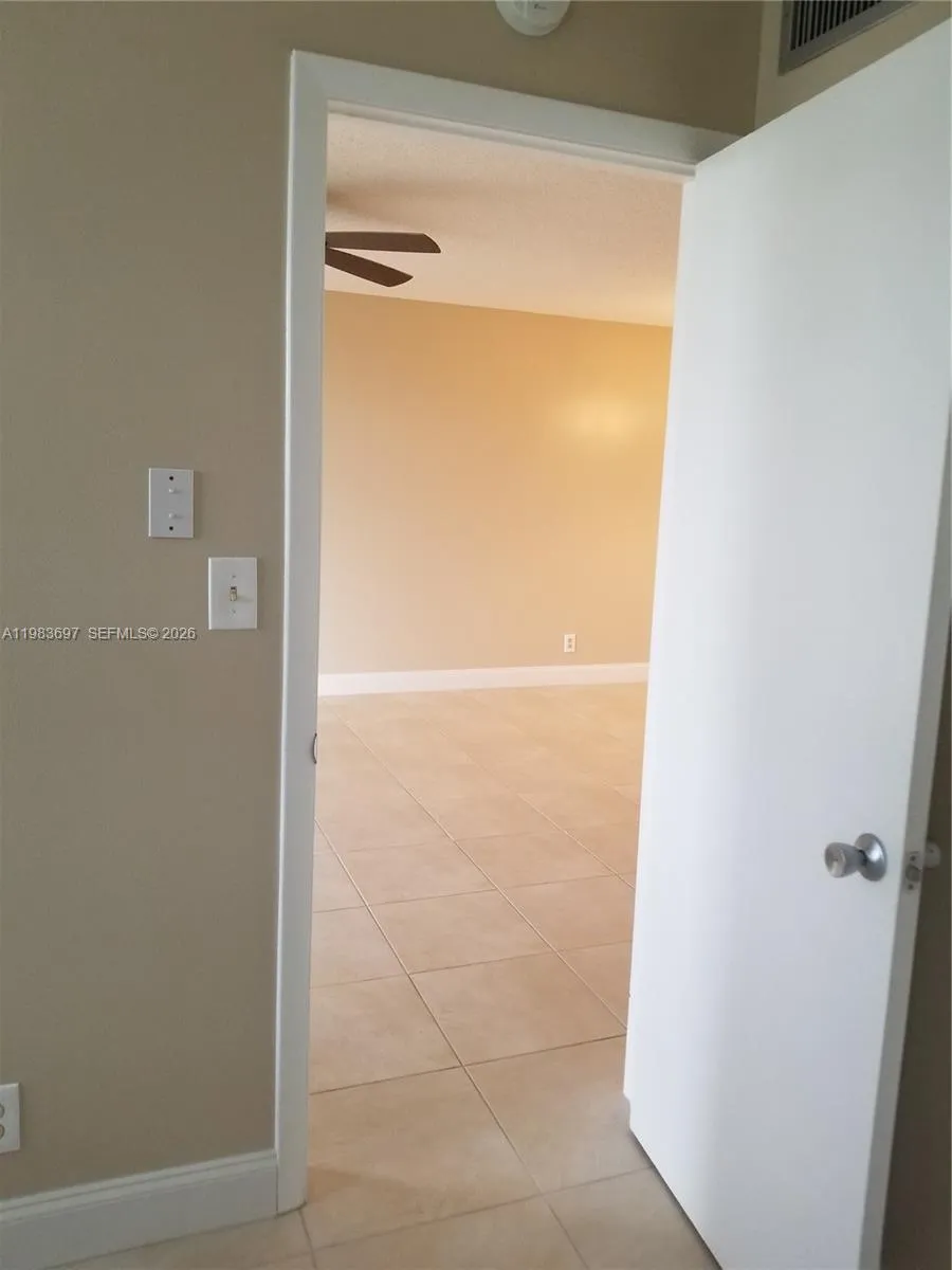 9520 Seagrape Dr 303, Davie, Florida 33324, Davie, Florida 33324, 2 Bedrooms Bedrooms, ,2 BathroomsBathrooms,Residential Lease,For Rent,9520 Seagrape Dr 303, Davie, Florida 33324,A11983697