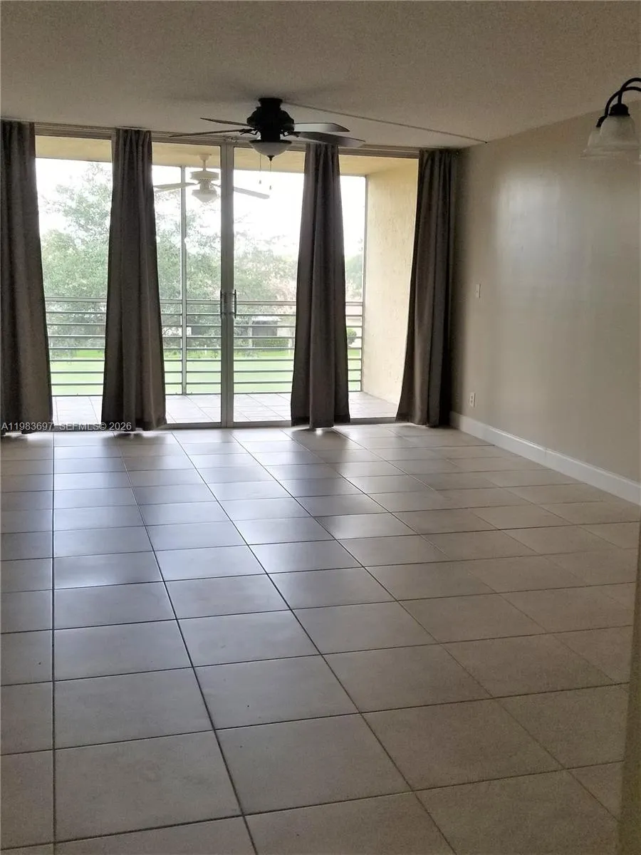 9520 Seagrape Dr 303, Davie, Florida 33324, Davie, Florida 33324, 2 Bedrooms Bedrooms, ,2 BathroomsBathrooms,Residential Lease,For Rent,9520 Seagrape Dr 303, Davie, Florida 33324,A11983697